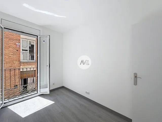 El Raval, reformado, con luz y balcones. Una oportunidad real — 14