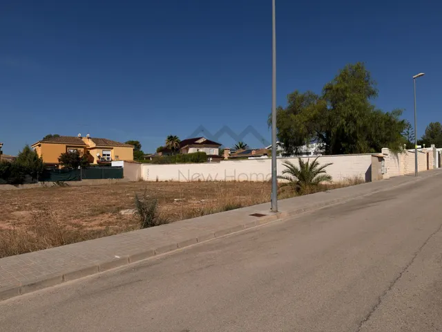PARCELA URBANA DE 696 m2 EN MONTE COLORADO — CREA EL CHALET QUE IMAGINAS — 20