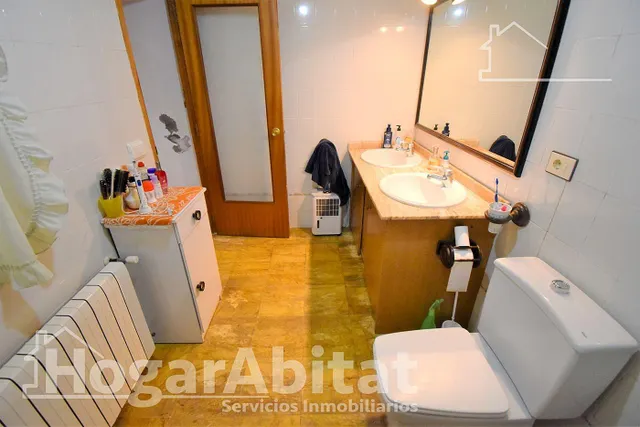 Amplia casa con terraza y balcón — 37