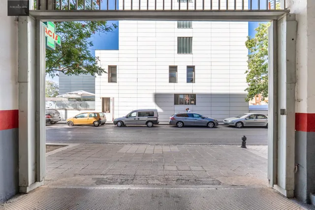 Plaza de garaje cerrado con estanterías en parque Genil cerca de Hospital La Inmaculada — 20