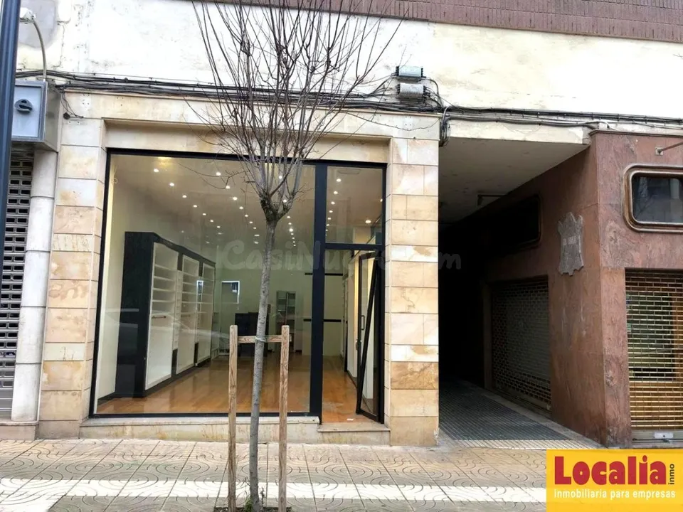 Se alquila local de 70 m² en centro de Torrelavega