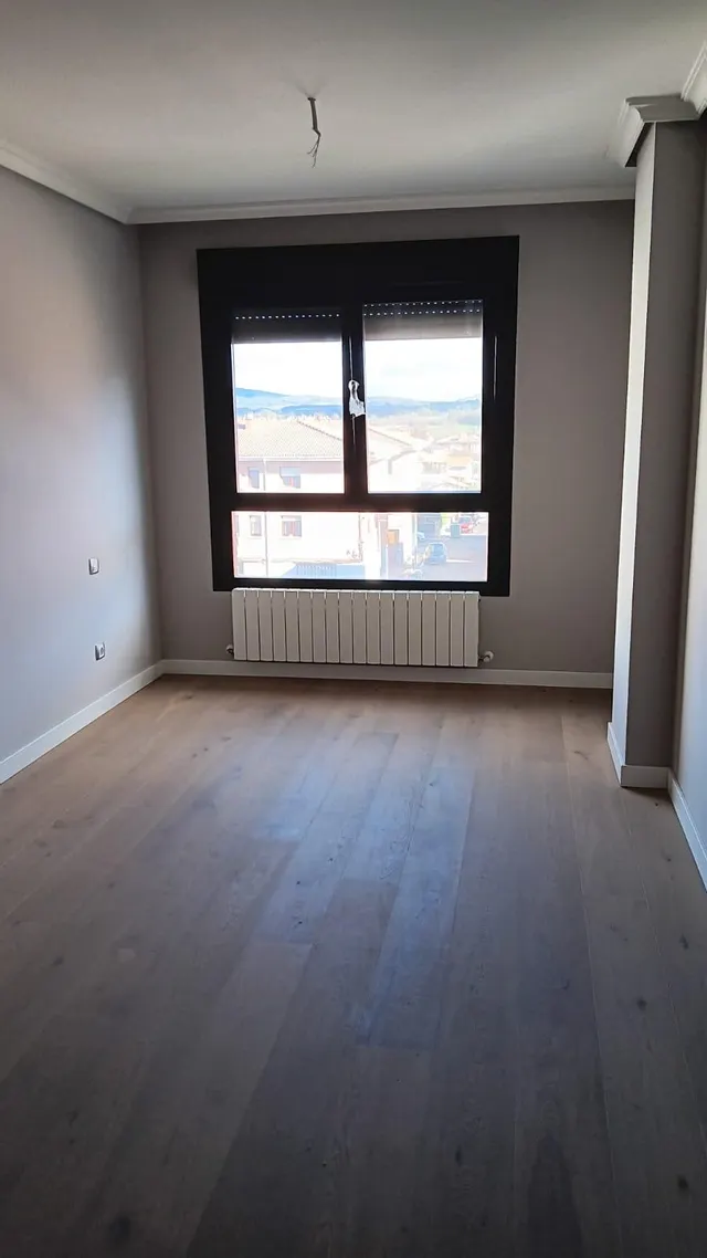 CÉNTRICO !!  Se Vende Piso en Villasana  de  Mena con Ascensor — 6