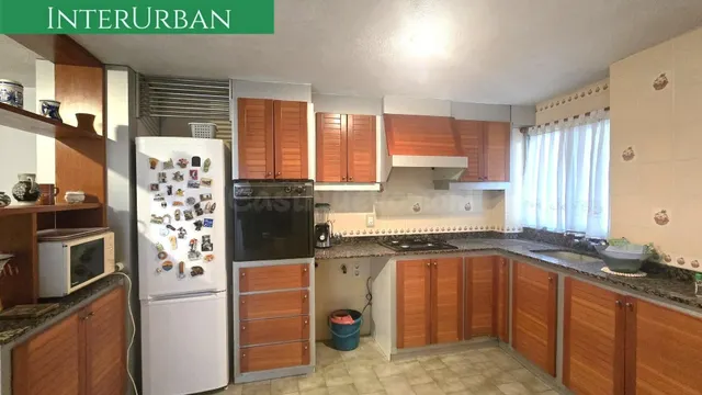 INTERURBAN vende Vivienda con gran garaje para 3 coches y mú - foto 4
