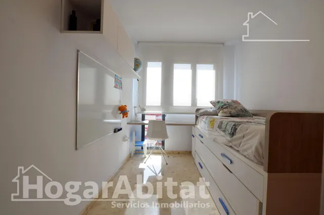 ¡vistas despejadas! amplio, alto y moderno con ascensor y balcón — 23