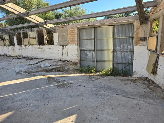PARCELA DE 2.000 m2 CON EDIFICACIÓN DE 900 m2 — 15