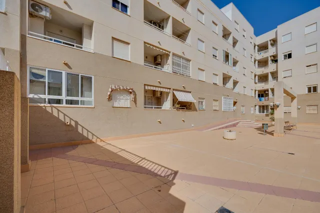 APARTAMENTO DE DOS DORMITORIOS CON VISTAS A LA LAGUNA ROSA Y CON PISCINA COMUNITARIA — 37
