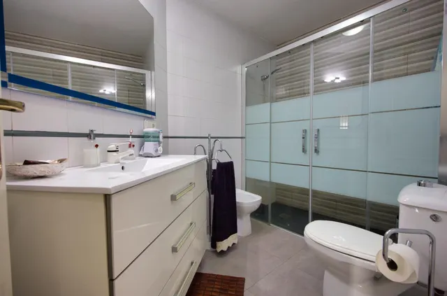 Amplia y Luminosa Vivienda en esquina de 3 dorm. baño y aseo con Garaje Cerrado en el Corazón de la Ciudad — 25