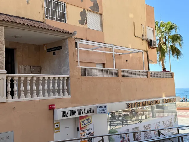 Piso en venta en Calle Las Conchas – El Zapillo-Almería. Primera línea de playa con dos terrazas y vistas al mar — 9