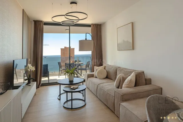 Lujoso apartamento amueblado con vistas panorámicas al mar,  - foto 3