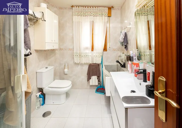 Se vende bonita casa adosada de 4 dormitorios con piscina privada, garaje y gimnasio — 24