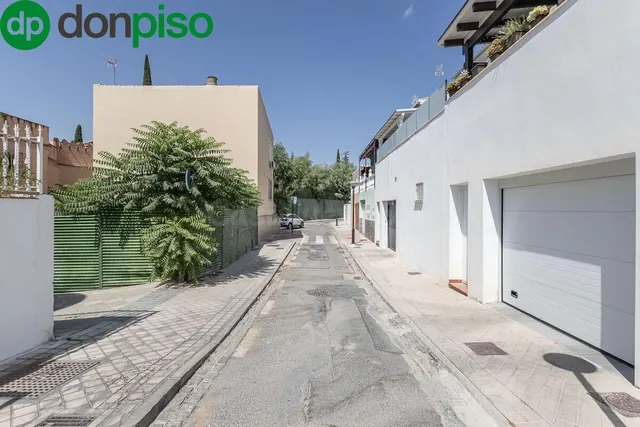 SOLAR EN LANCHA DEL GENIL — 3