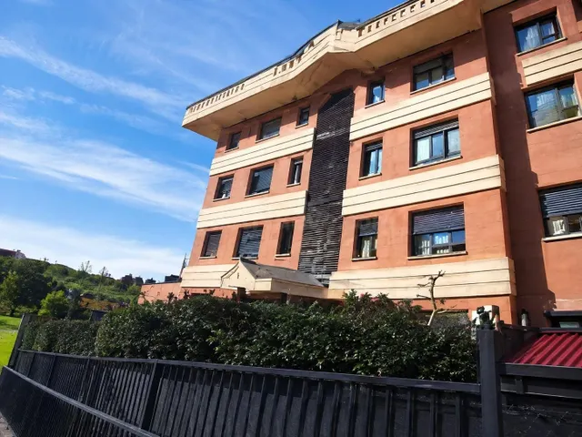 Piso seminuevo de 3 habitaciones en urbanización privada en 