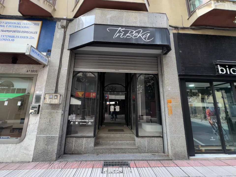 Se alquila local en el centro