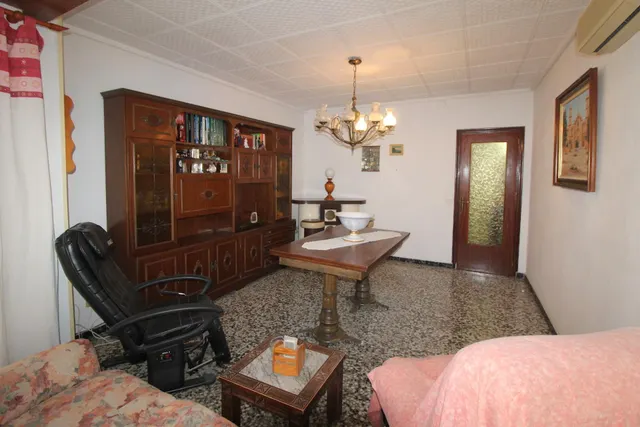 Gran piso en el centro de Torrevieja con 4 dormitorios a 900m del mar — 9