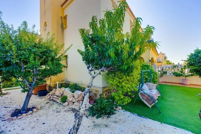 Bungalow en planta baja con amplio jardín privado y aparcamiento en Cabo Roig — 7