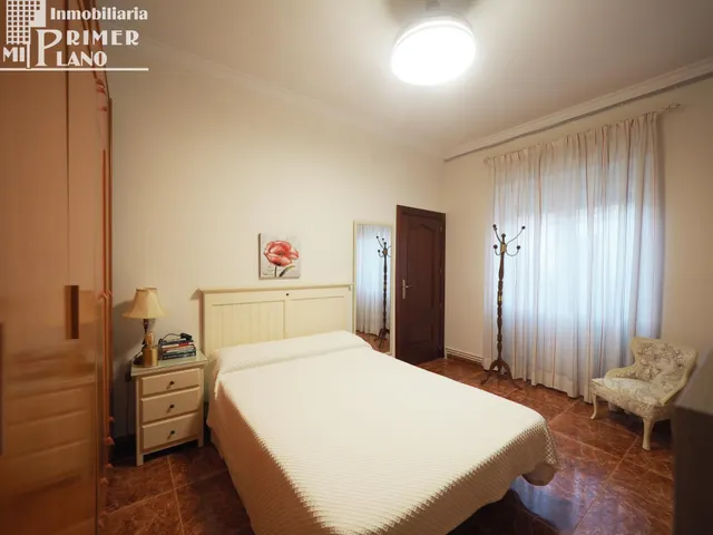 Amplia Casa en Venta con Excelentes Conexiones y Comodidades en Tomelloso — 10