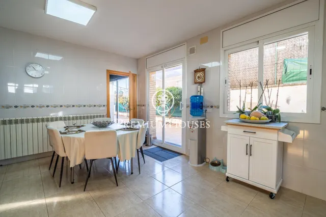 Chalet en venta con ascensor, piscina y grandes espacios en Canet de Mar — 19