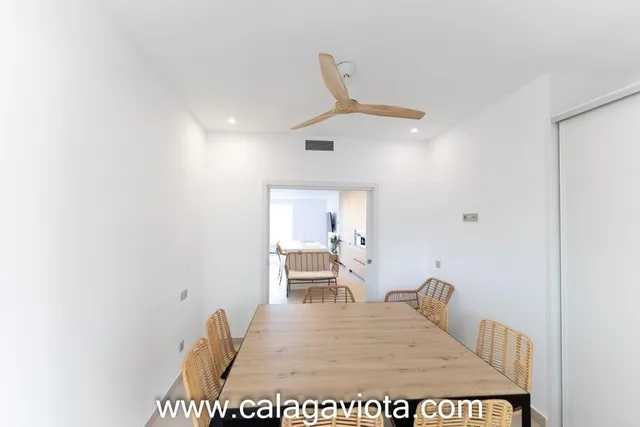 Planta baja con piscina privada y amplias terrazas — 7