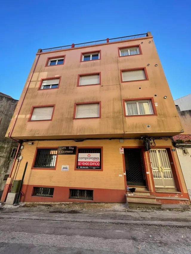 Edificio con garaje y local comercial en el centro de Ribeira — 8