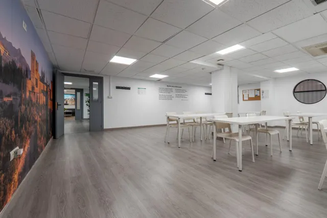 Venta de amplio y funcional local en zona inmejorable (avda. madrid) - Granada — 30