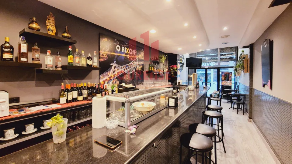 LOCAL COMERCIAL CON LICENCIA DE CAFETERÍA EN O COUTO