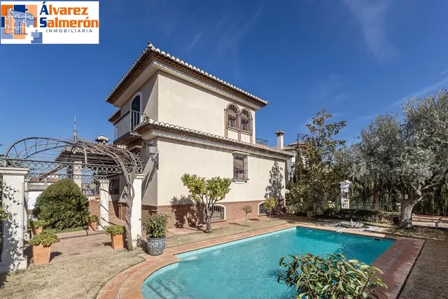 INCREÍBLE CHALET INDEPENDIENTE EN ZONA PRIVILEGIADA — 2