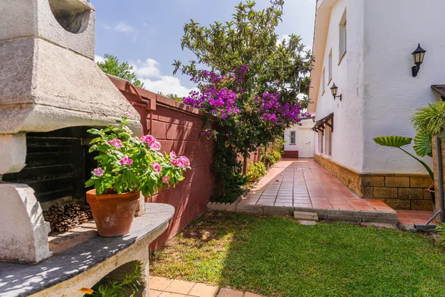 VENTA DE CHALET EN VENTA EN LAS DEHESILLAS — 25