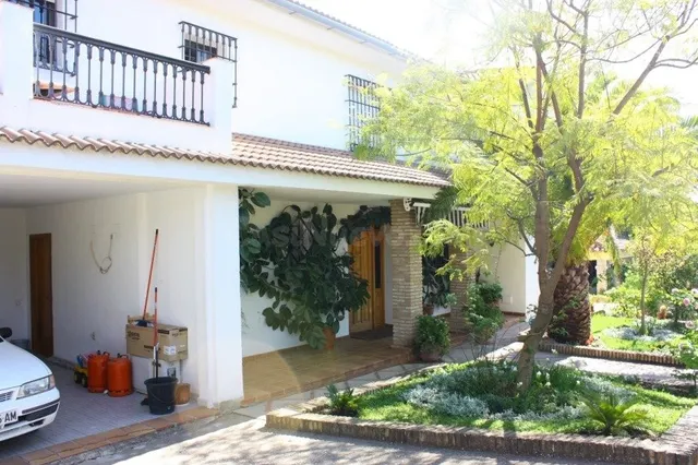 Chalet independiente en La Castilleja con parcela - foto 4