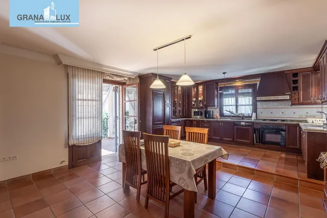 INCREÍBLE CHALET INDEPENDIENTE EN ZONA PRIVILEGIADA — 6