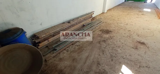 Chalet de 200m y dos naves en parcela de 6700 — 23