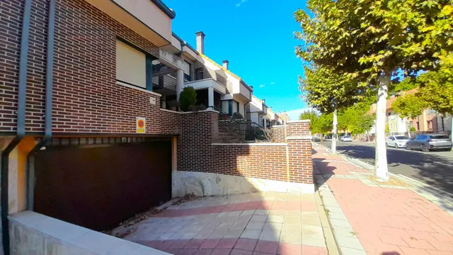 CHALET EN VENTA EN PAULA LÓPEZ-COVARESA — 3