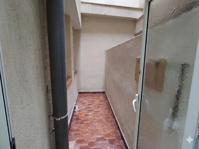 Piso de 4 habitaciones con ascensor en Collblanc — 27
