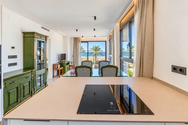 Vivir frente al mediterráneo: exclusivo piso en primera línea de mar en calafell — 13