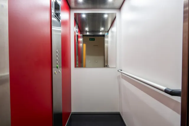 Amplio Piso en Venta en el Corazón de Almería — 41