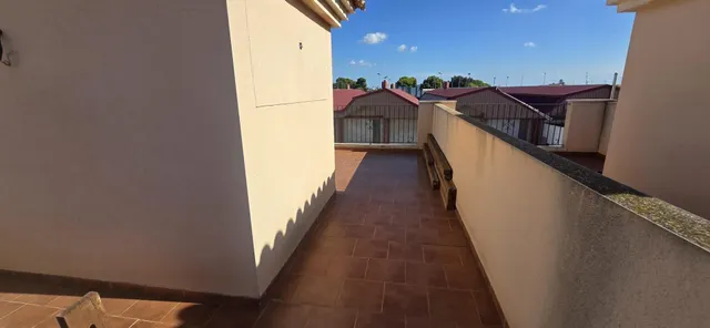 Chalet pareado con piscina privada, 4 dormitorios y amplios espacios exteriores en Nuevo San Javier — 25