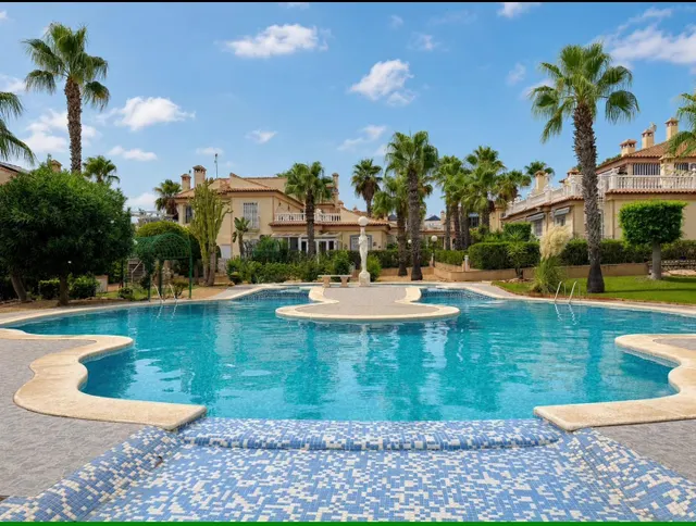 Bungalow con aire acondicionado, vistas al mar y licencia turística – Torrevieja, Costa Blanca — 21