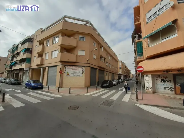 OPORTUNIDAD! FANTÁSTICO LOCAL COMERCIAL DE OBRA NUEVA CON FACHADA A 3 CALLES — 3