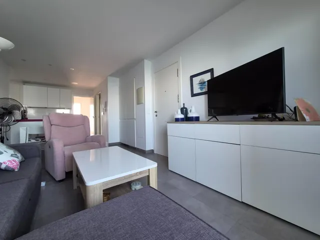 Apartamento situado en la urbanización Torre Luquillo, en el kilómetro 5,5 de La Manga del Mar Menor, que destaca por sus impresionantes vistas tanto al Mar Menor como al mar Mediterráneo. — 6