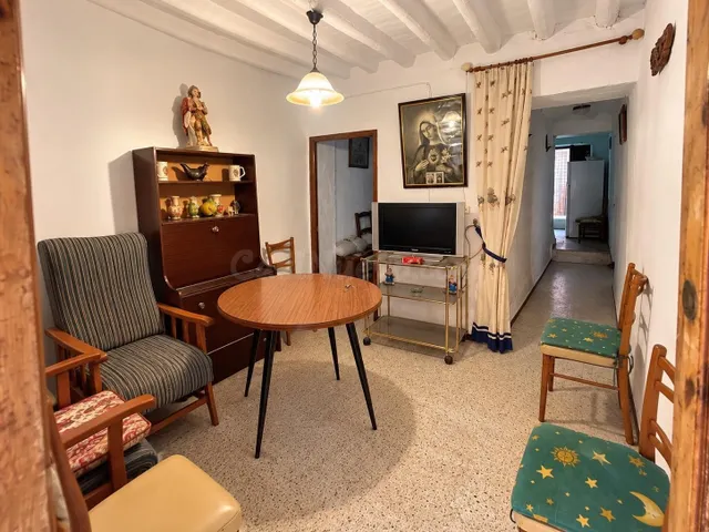 Casa de pueblo para reformar en una de las zonas más demandadas — 2