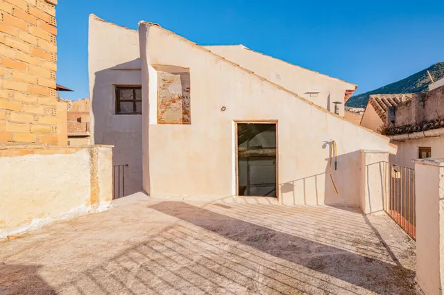 Casa señorial con terraza y posibilidad de rentabilidad. — 9