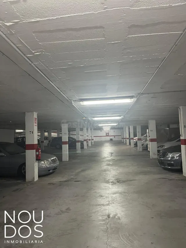 Plaza de aparcamiento para coche grande en Ciudad Jardín. - foto 2