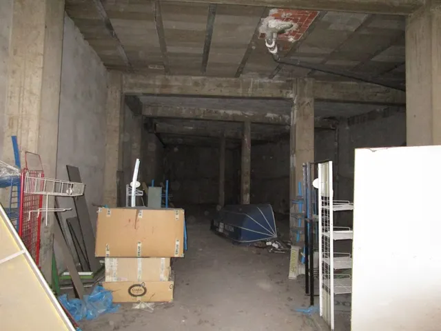 Urbis te ofrece un estupendo local comercial en venta en Garrido Sur, Salamanca. — 2