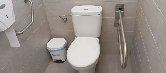 ¡Oportunidad Única! Local Comercial Reformado en el Corazón de Águilas por solo €80,000 — 7
