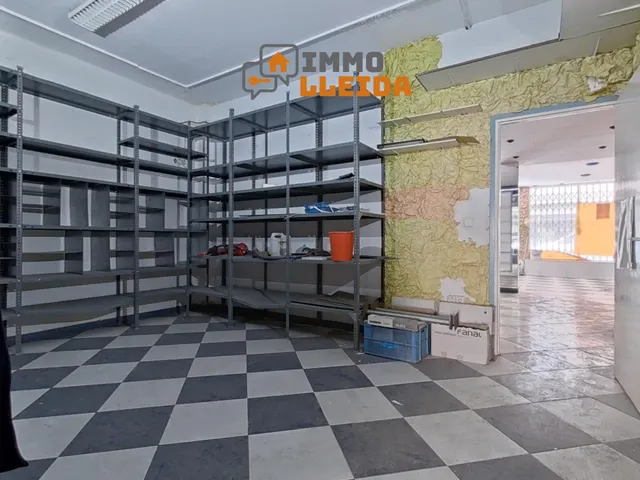 Local comercial con doble acceso en el centro de Balaguer — 10