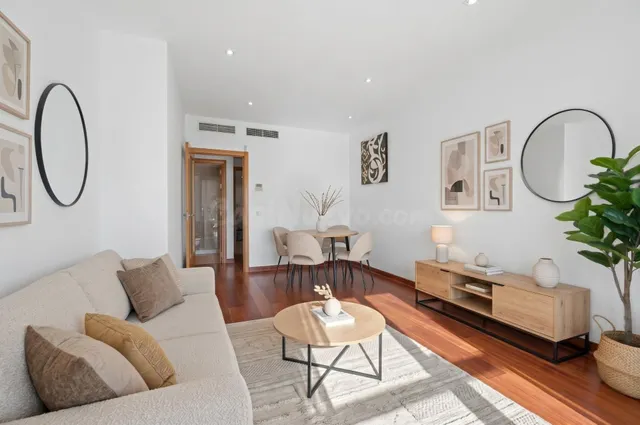 Calidez y Estilo: Tu Nuevo Hogar en Olas de Procusan, Torremolinos — 3
