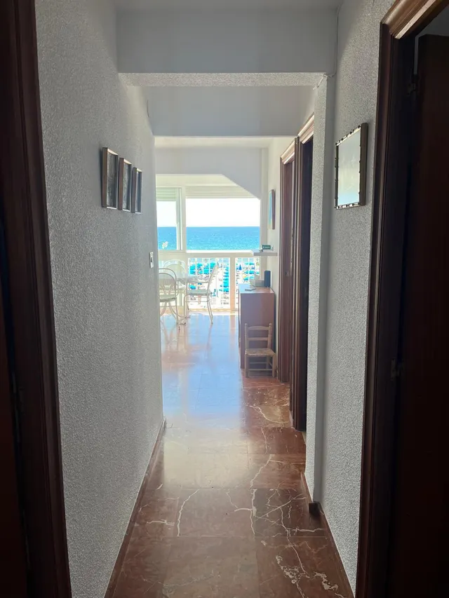 Alquiler larga temporada invierno,oct-jun con de 2 dormitorios en Benidorm primera linea mar,soleado — 15