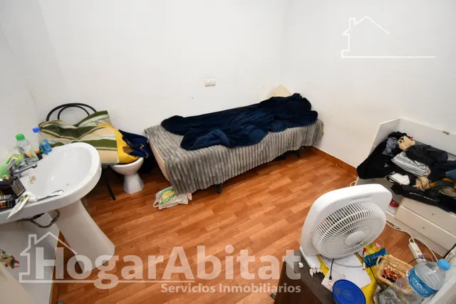 AMPLIA CASA PARA REFORMAR CON 7 DORMITORIOS EN EL CENTRO — 11