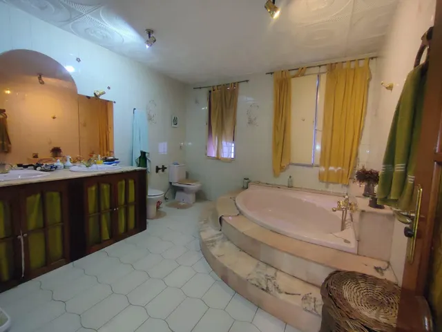 Estupenda casa, junto a la corredera con garaje,  con muchas posibilidades!!!! — 17