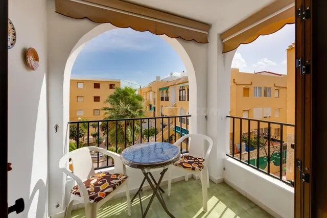 Ático dúplex de 2 dormitorios con gran solárium privado a 10