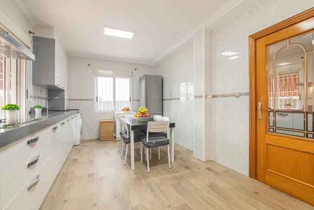 Chalet sito en Valverde con 6 habitaciones, 3 baños, piscina y garaje — 25
